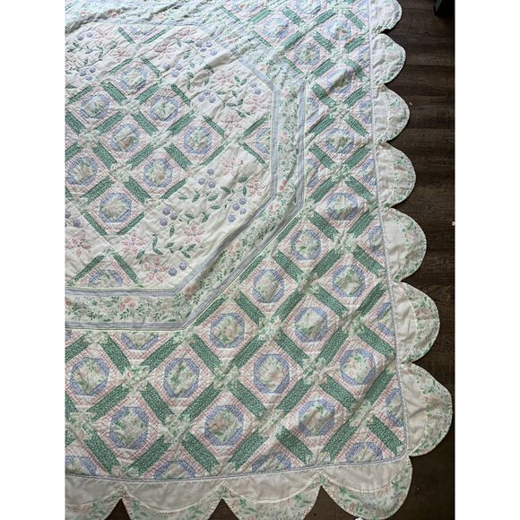 Vtg Handmade Patchwork Quilt Blanket Floral Pastel Scalloped Edges Full/Queen - Picture 7 of 10
